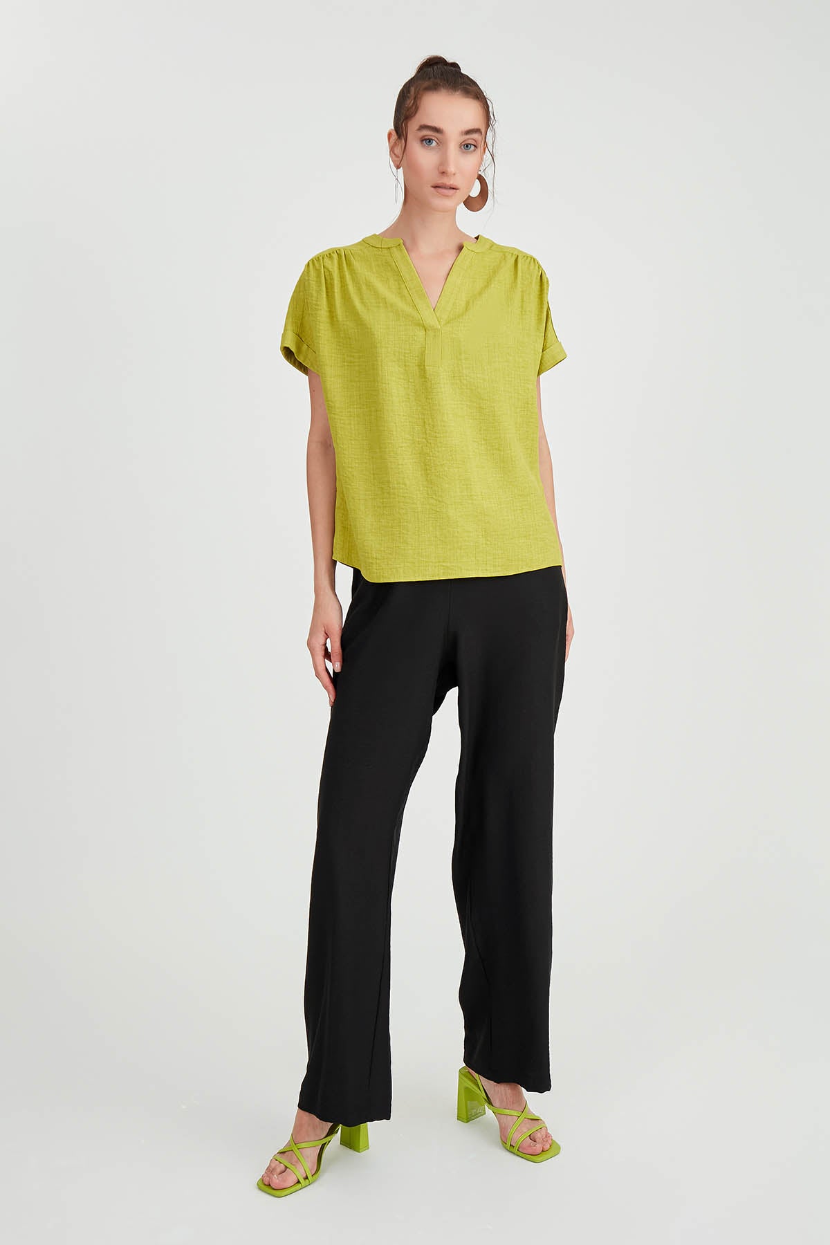 SHORT SLEEVE V NECK BLOUSE