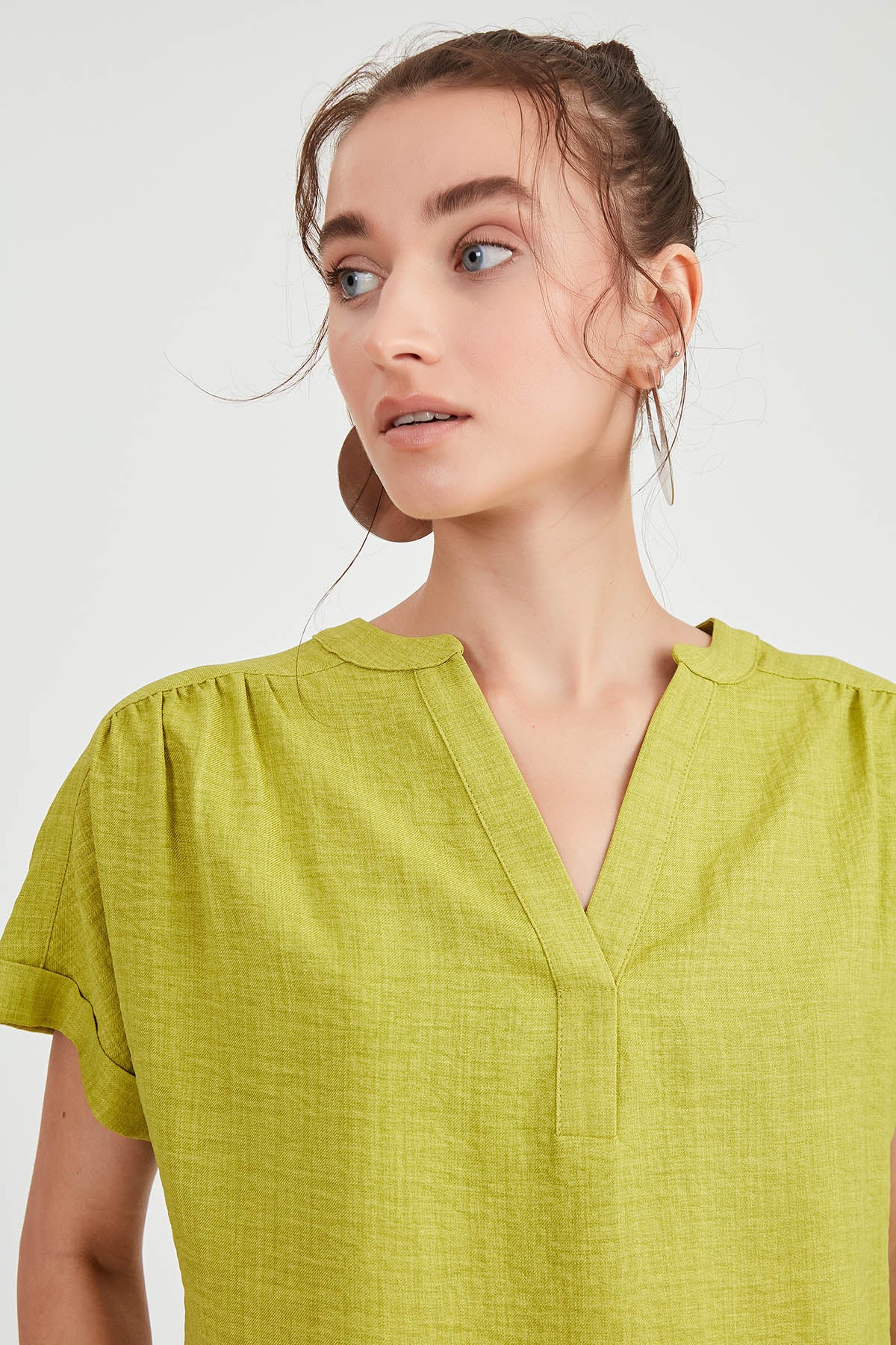 SHORT SLEEVE V NECK BLOUSE