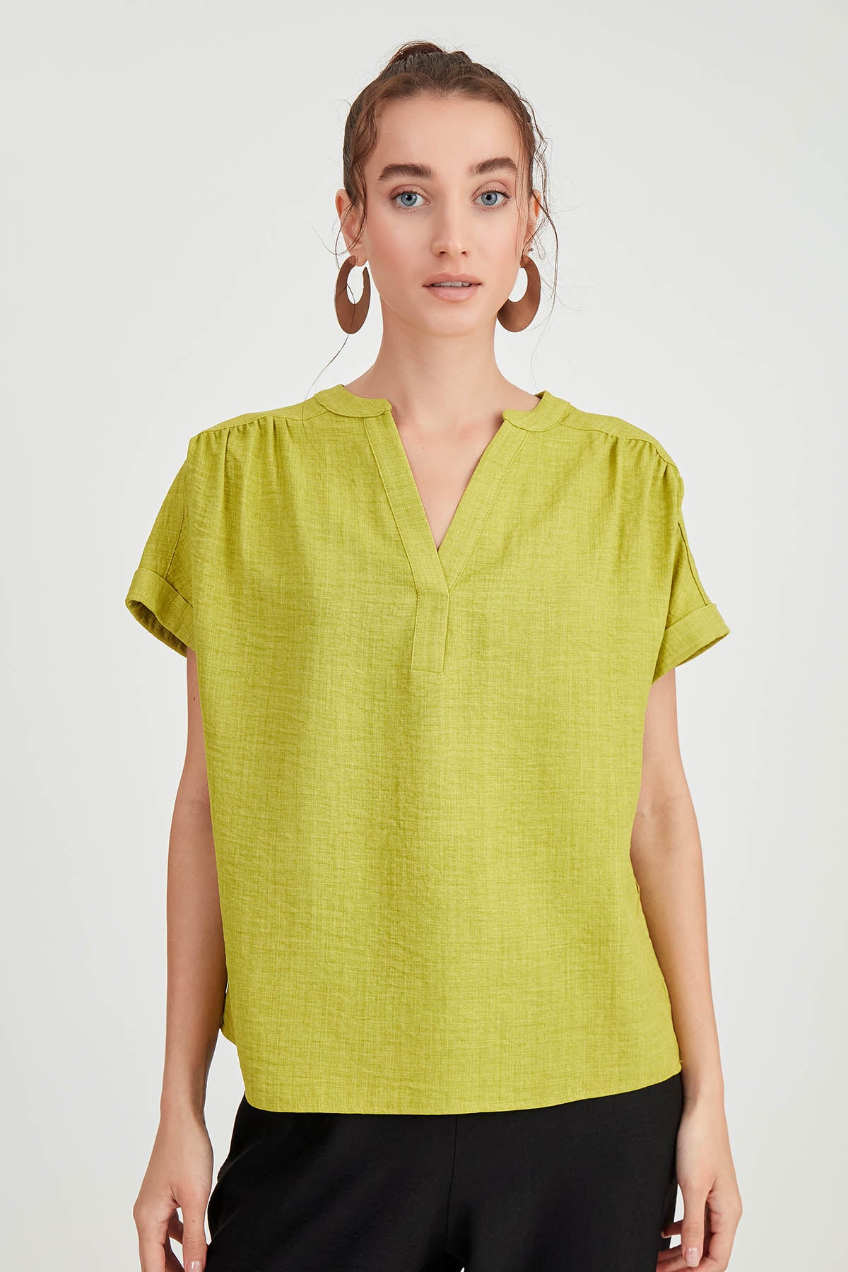 SHORT SLEEVE V NECK BLOUSE