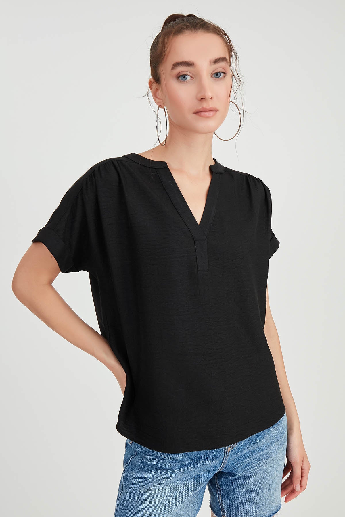 SHORT SLEEVE V NECK BLOUSE