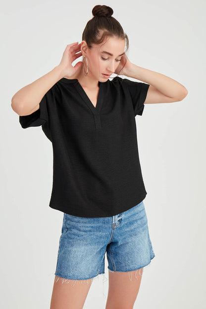 SHORT SLEEVE V NECK BLOUSE