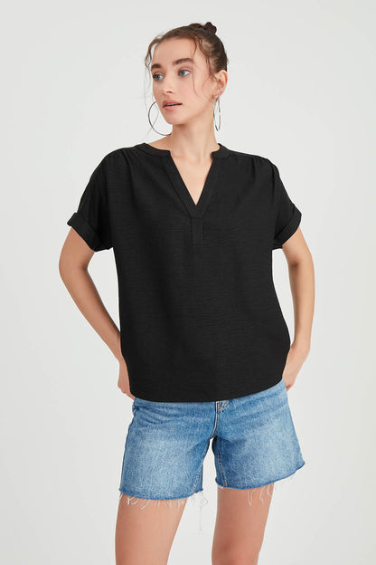 SHORT SLEEVE V NECK BLOUSE