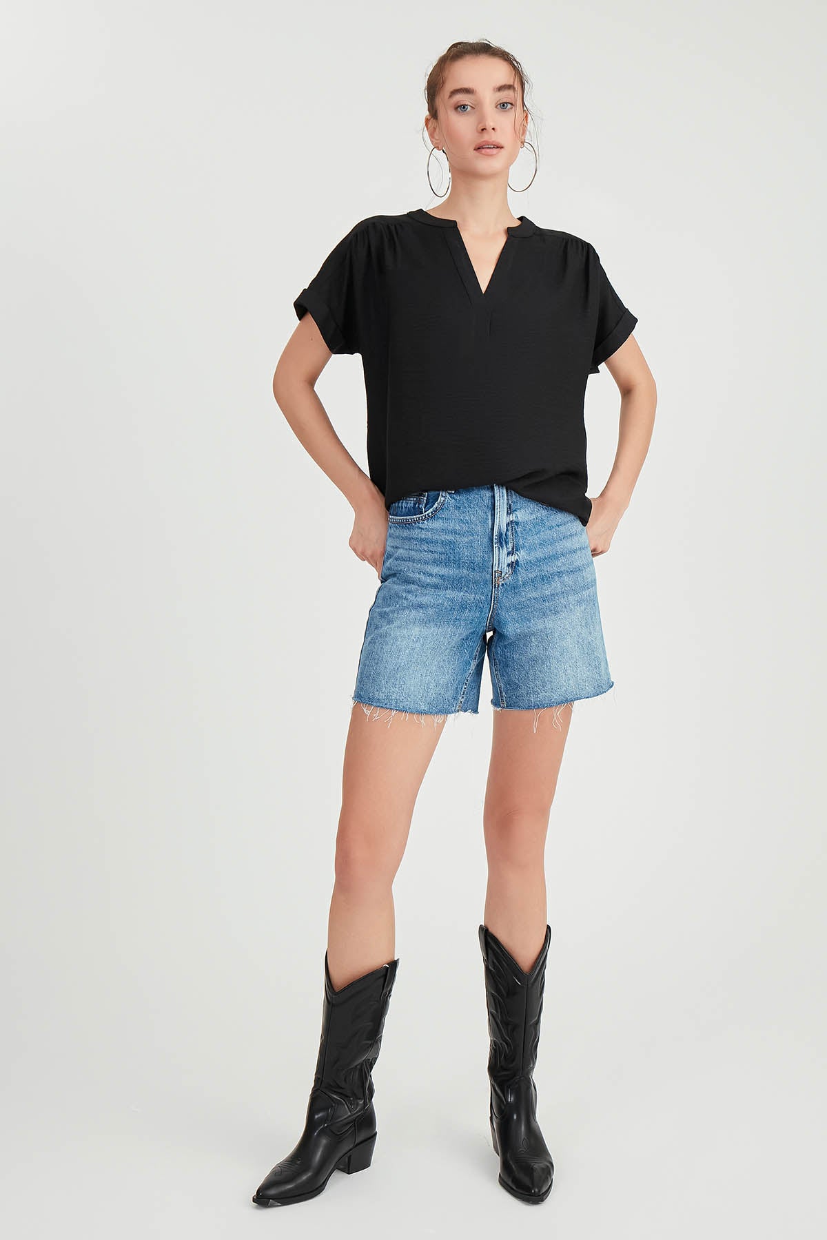 SHORT SLEEVE V NECK BLOUSE