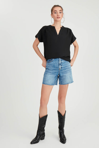 SHORT SLEEVE V NECK BLOUSE