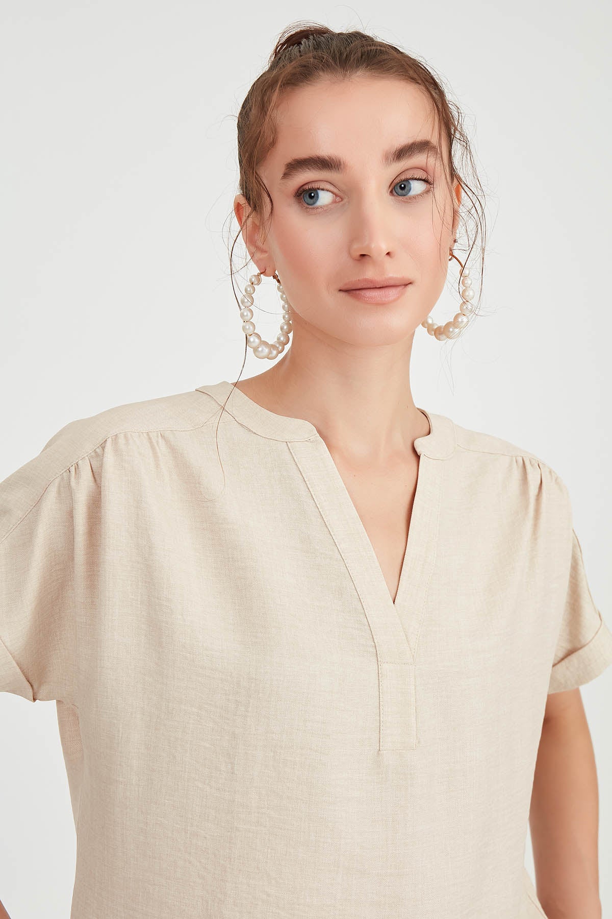 SHORT SLEEVE V NECK BLOUSE