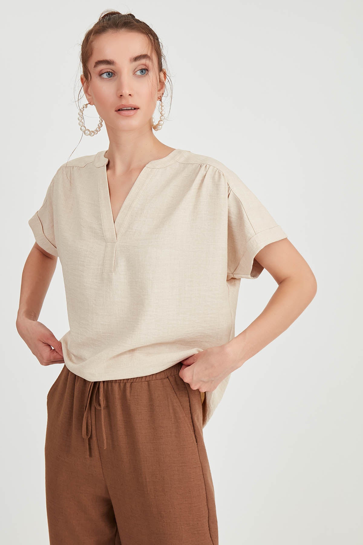 SHORT SLEEVE V NECK BLOUSE
