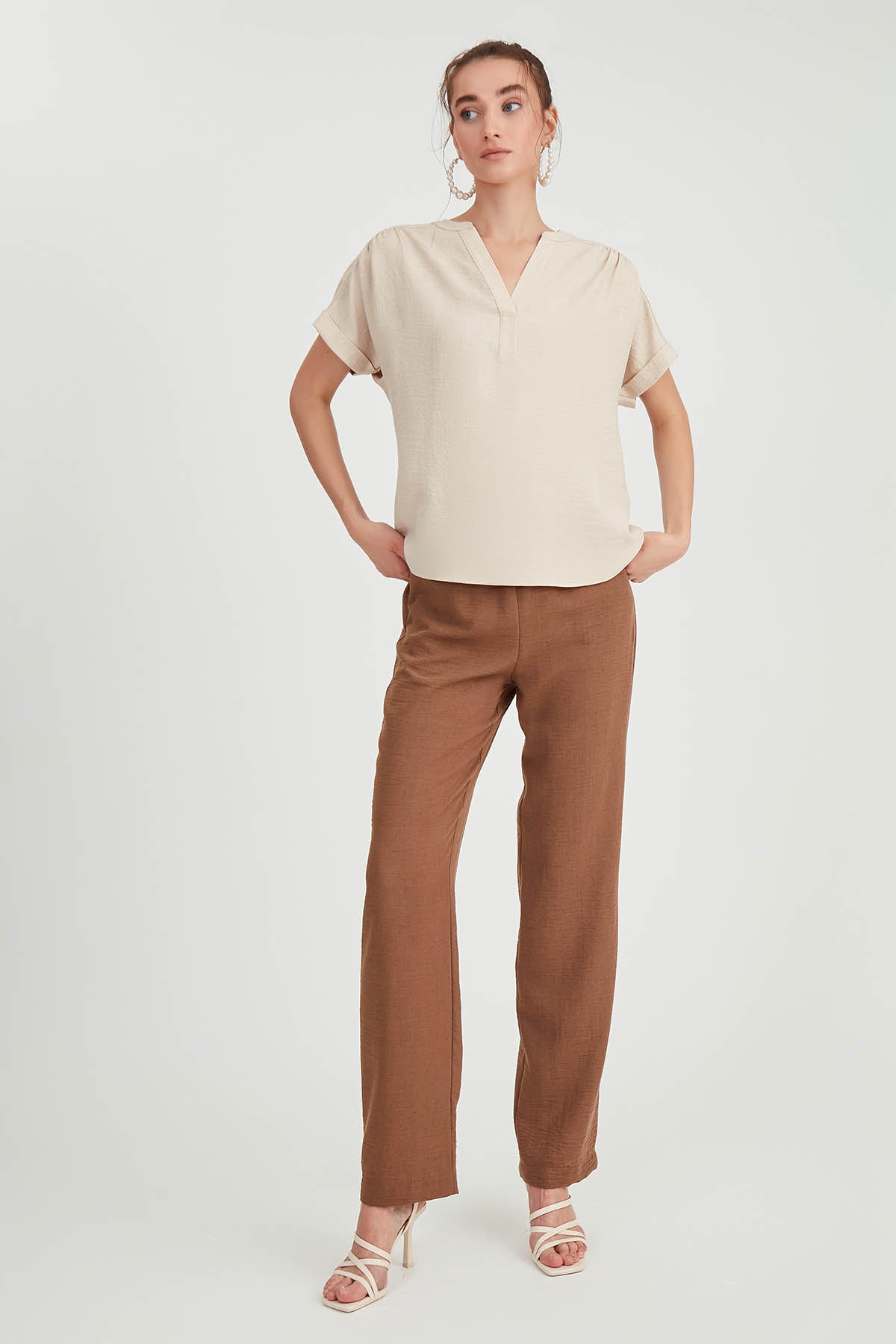 SHORT SLEEVE V NECK BLOUSE