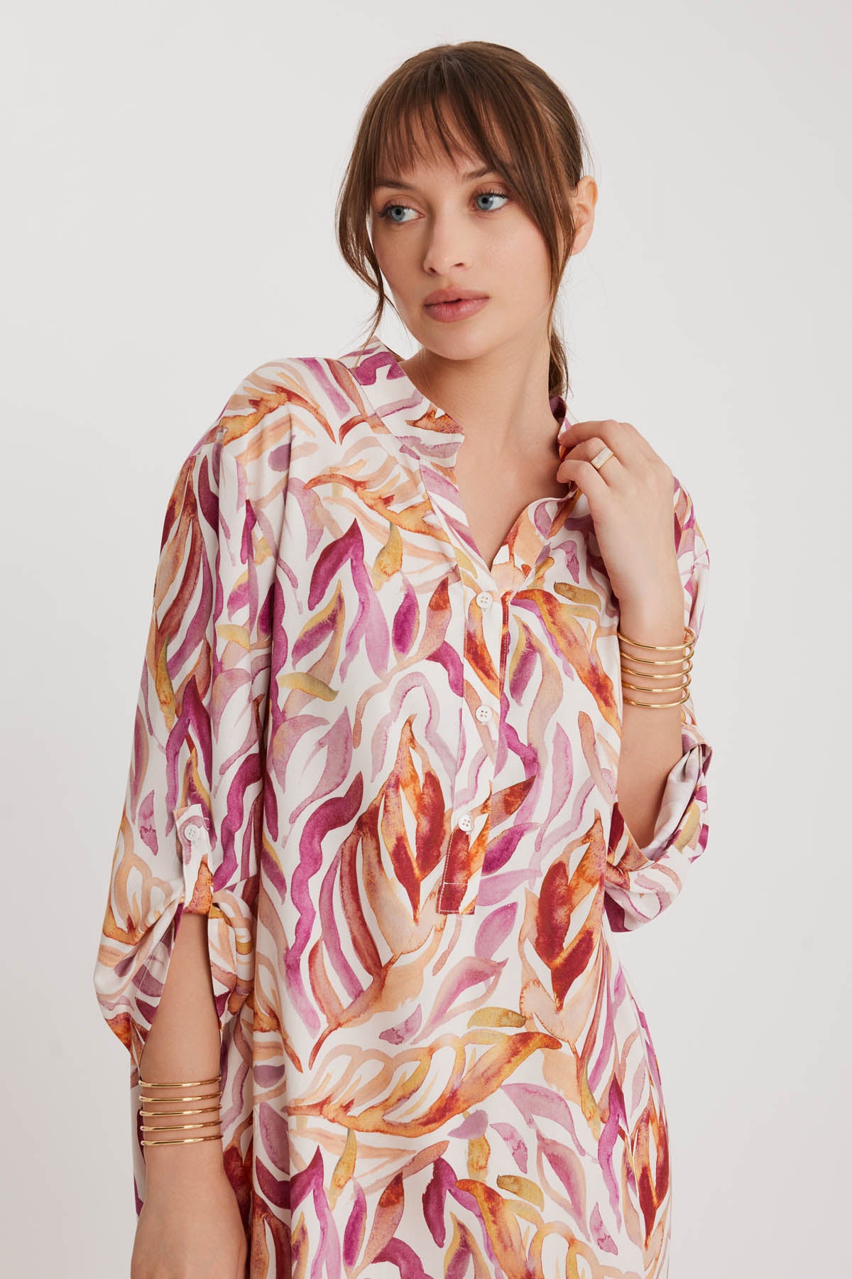 JUDGE COLLAR LOOSE CUT BLOUSE