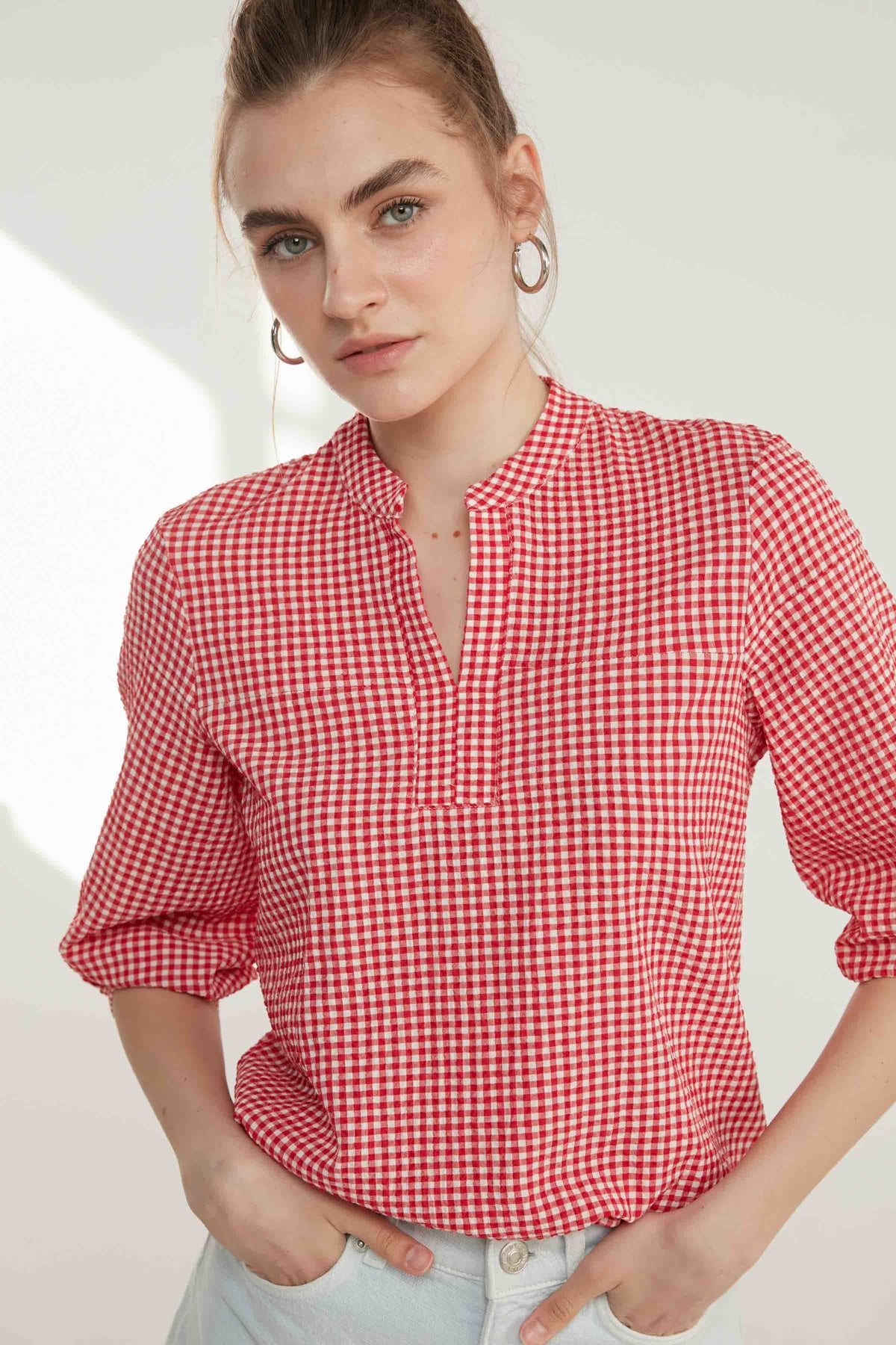 JUDGE COLLAR WITH TROJAN SLEEVE BLOUSE