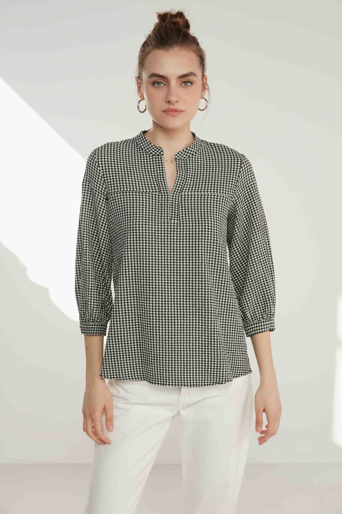 JUDGE COLLAR WITH TROJAN SLEEVE BLOUSE