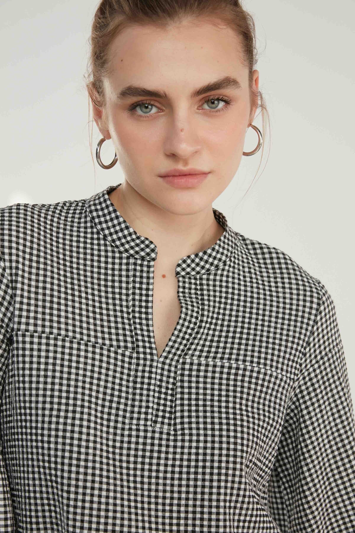 JUDGE COLLAR WITH TROJAN SLEEVE BLOUSE
