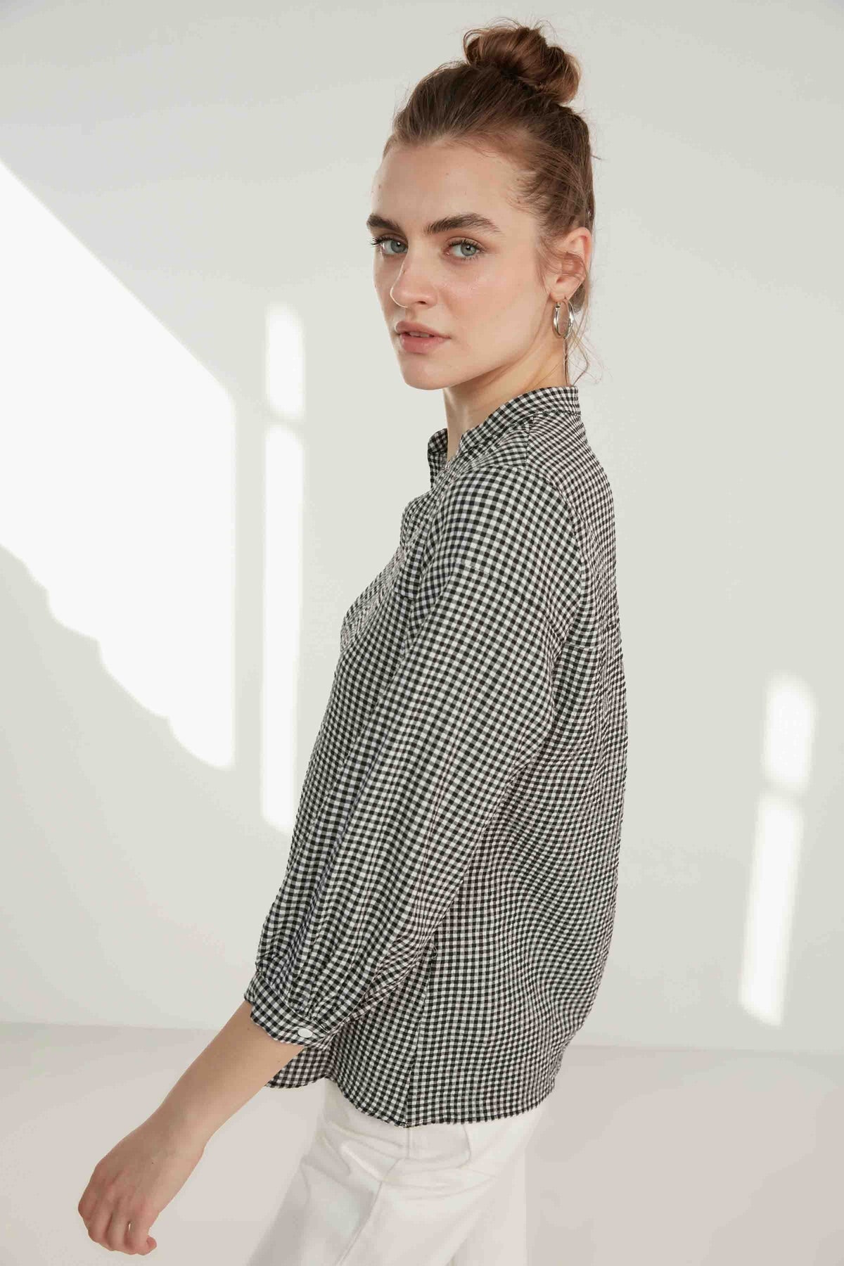 JUDGE COLLAR WITH TROJAN SLEEVE BLOUSE