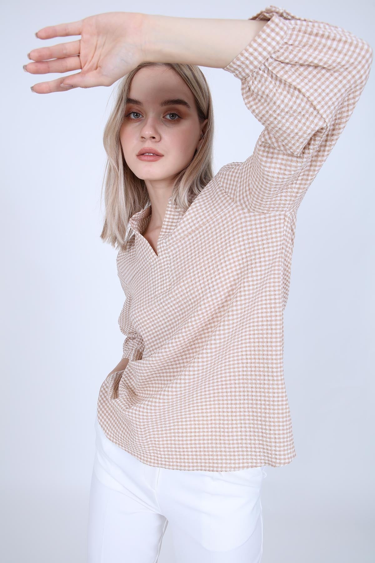 JUDGE COLLAR WITH TROJAN SLEEVE BLOUSE