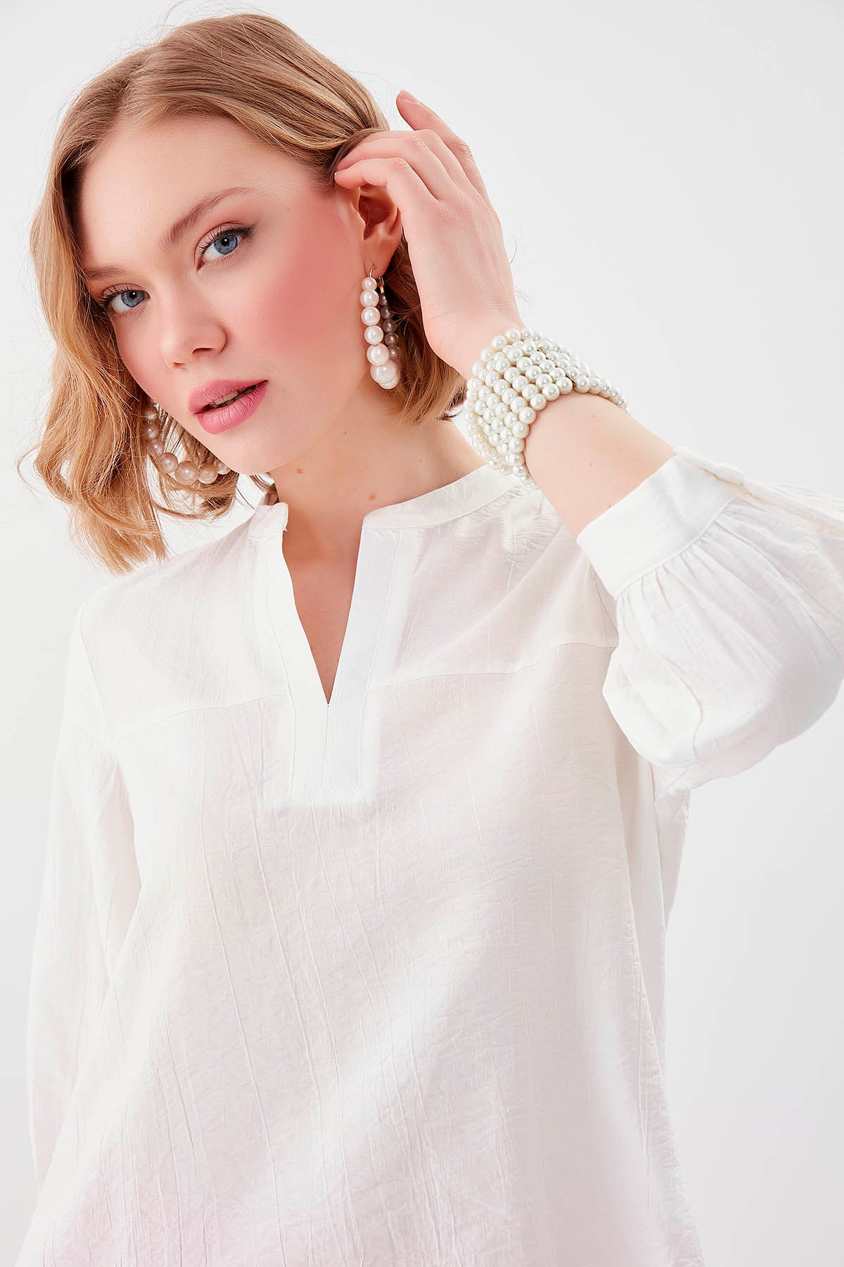 JUDGE COLLAR LONG SLEEVE BLOUSE