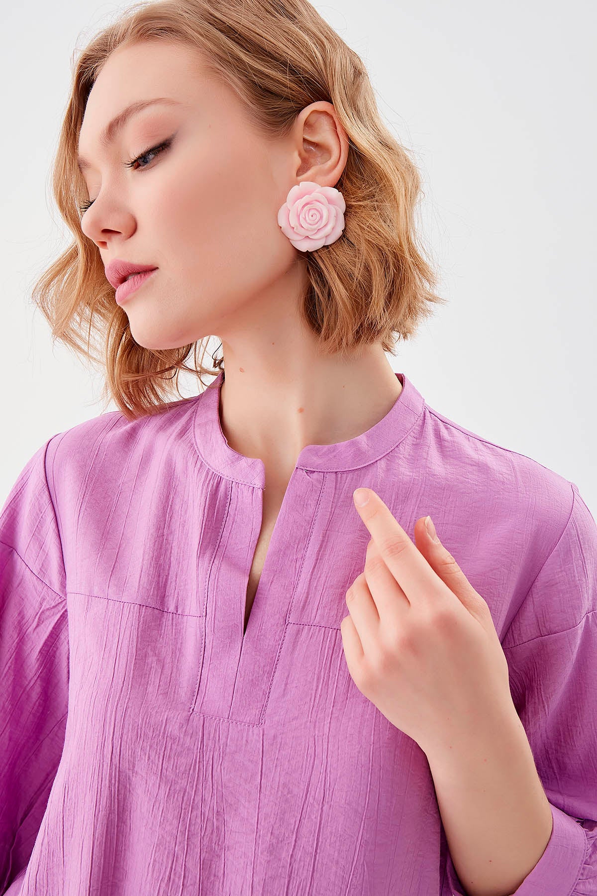 JUDGE COLLAR LONG SLEEVE BLOUSE