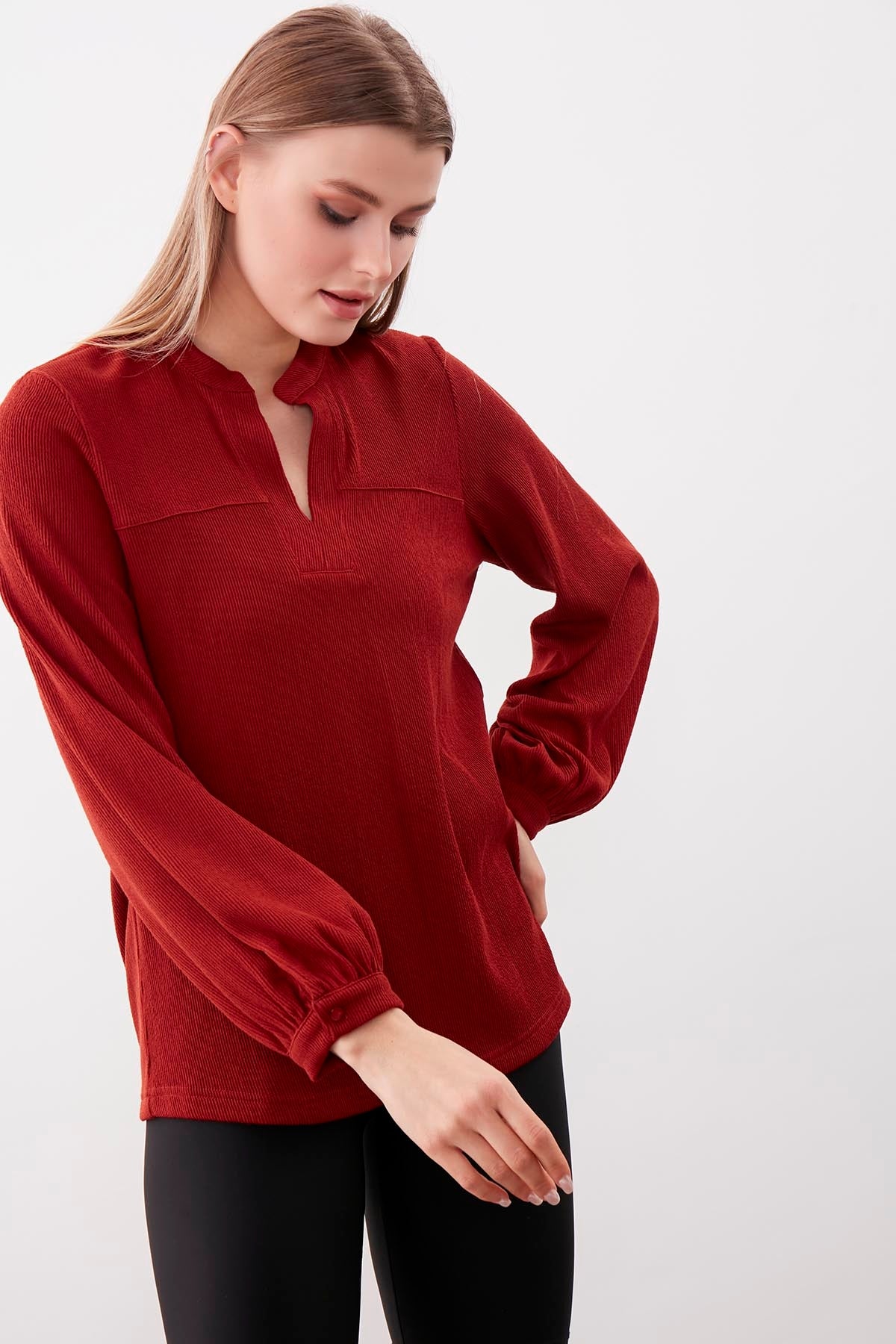 JUDGE COLLAR LONG SLEEVE BLOUSE