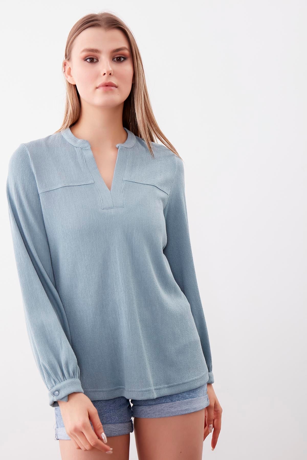 JUDGE COLLAR LONG SLEEVE BLOUSE