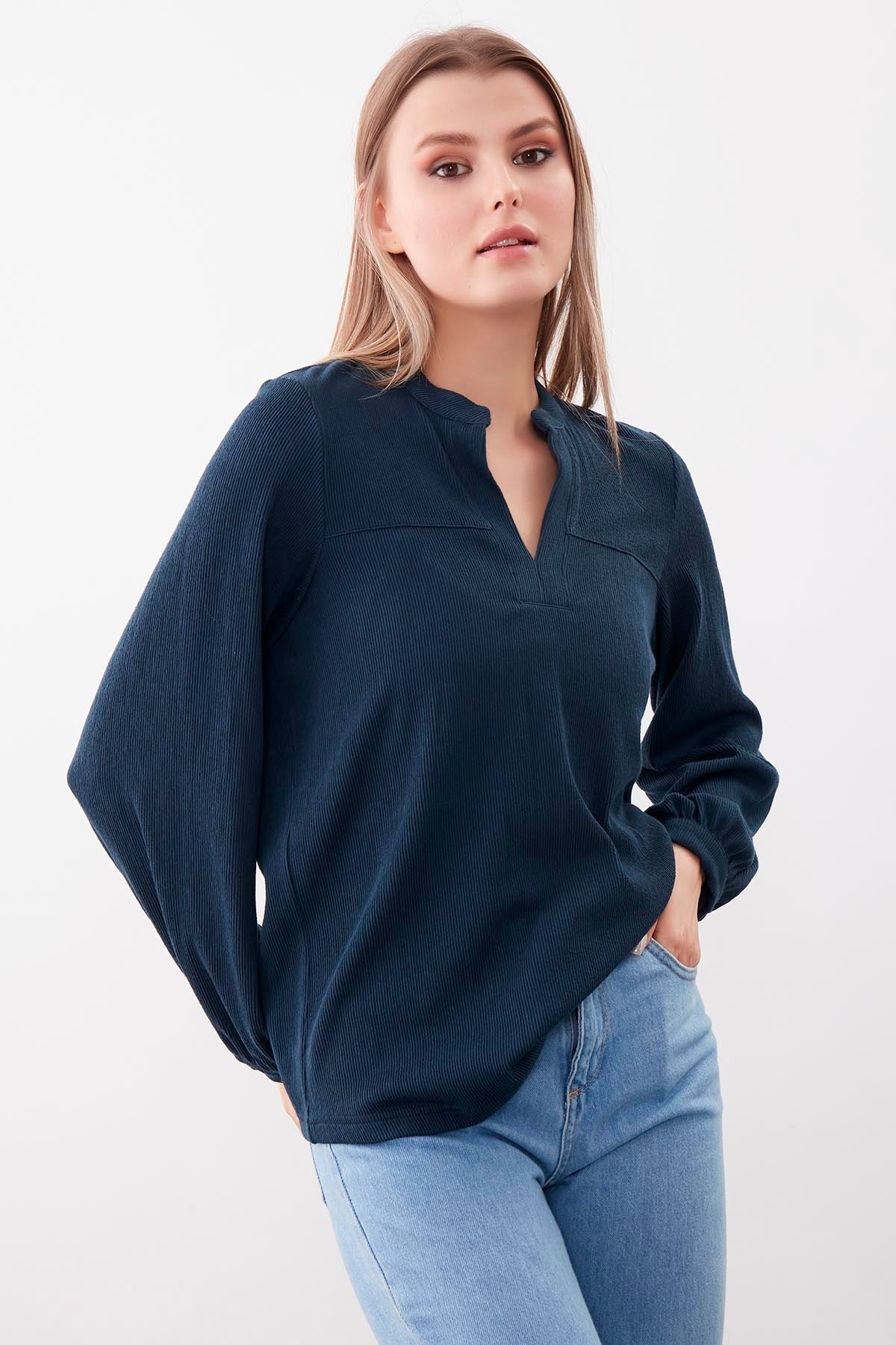 JUDGE COLLAR LONG SLEEVE BLOUSE
