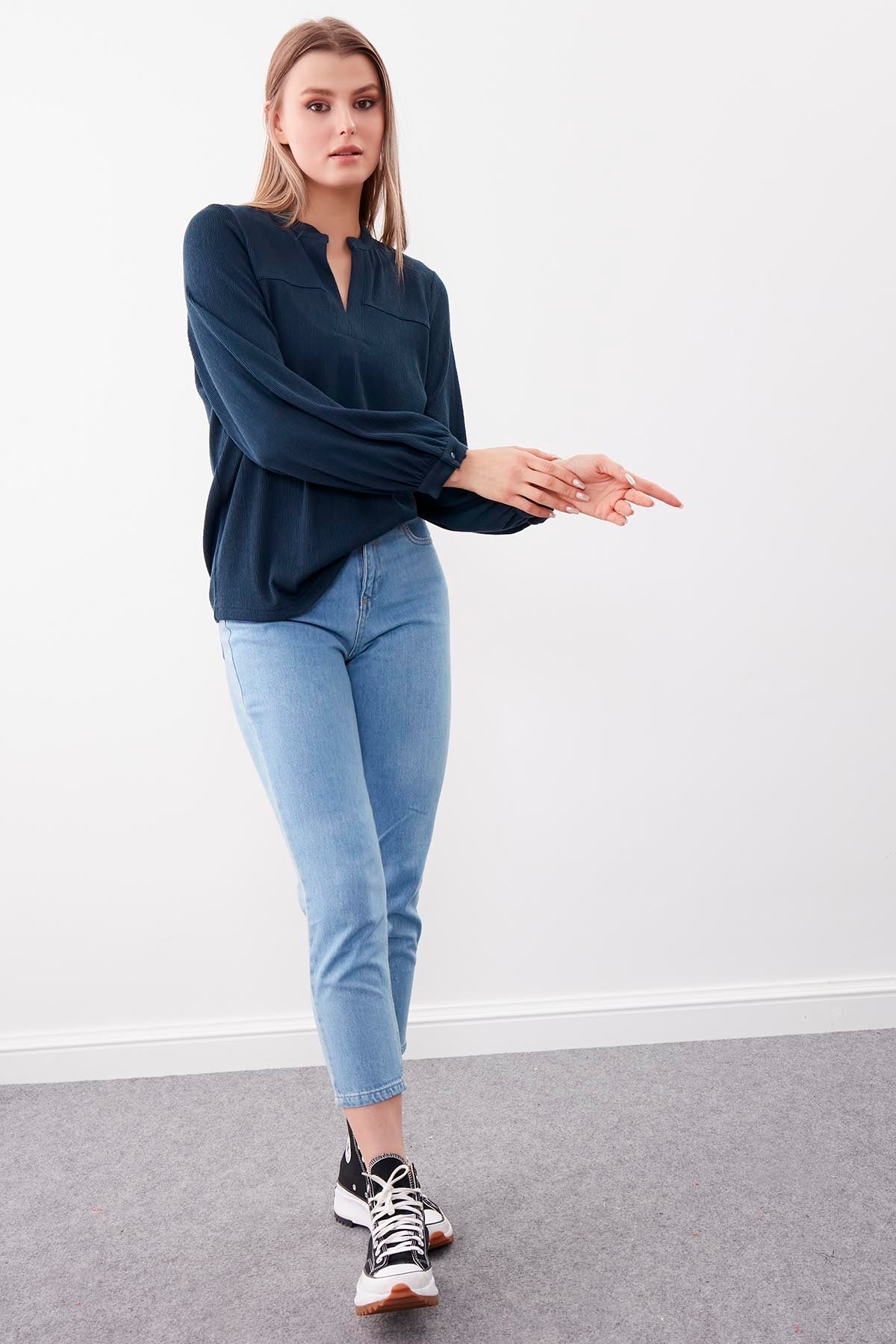 JUDGE COLLAR LONG SLEEVE BLOUSE