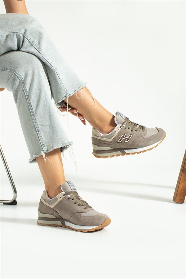 Women's Athletic Shoes