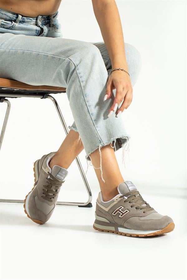 Women's Athletic Shoes
