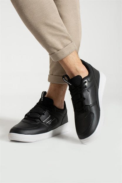 Jarmilla Black And White Men's Sports Shoes