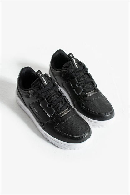 Jarmilla Black And White Women's Sneakers