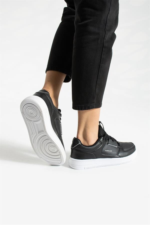 Jarmilla Black And White Women's Sneakers