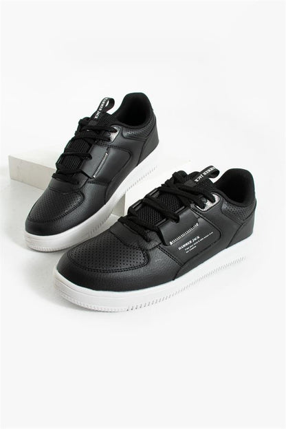 Jarmilla Black And White Men's Sports Shoes