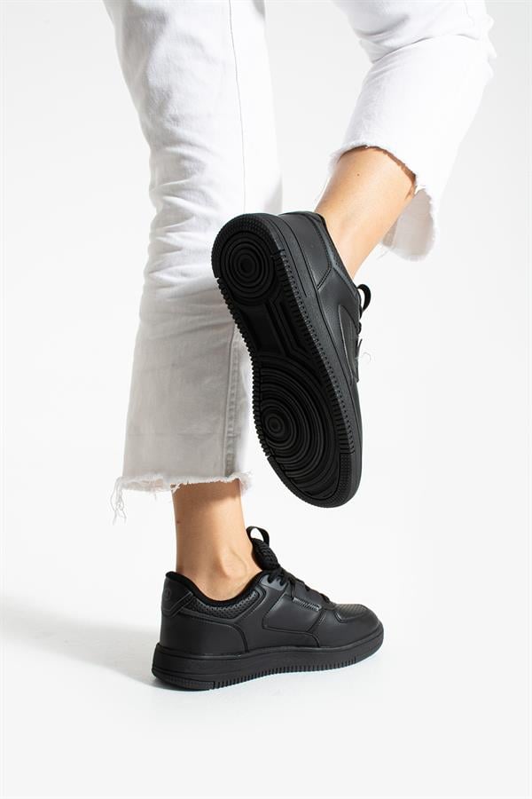 Jarmilla Black Women's Athletic Shoes