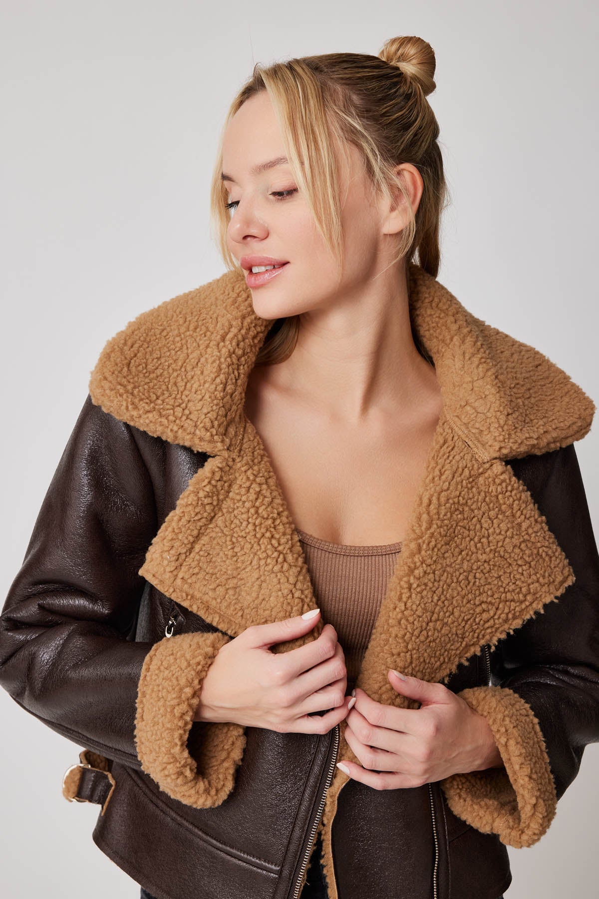 CROP LEATHER BIKER JACKET WITH ARTIFICIAL FUR