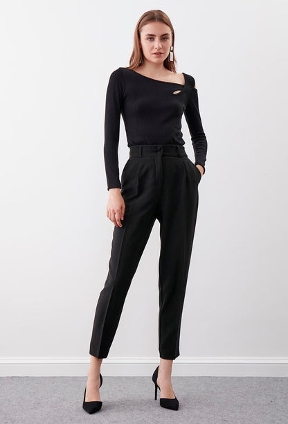 TWO BUTTON CROP TROUSERS