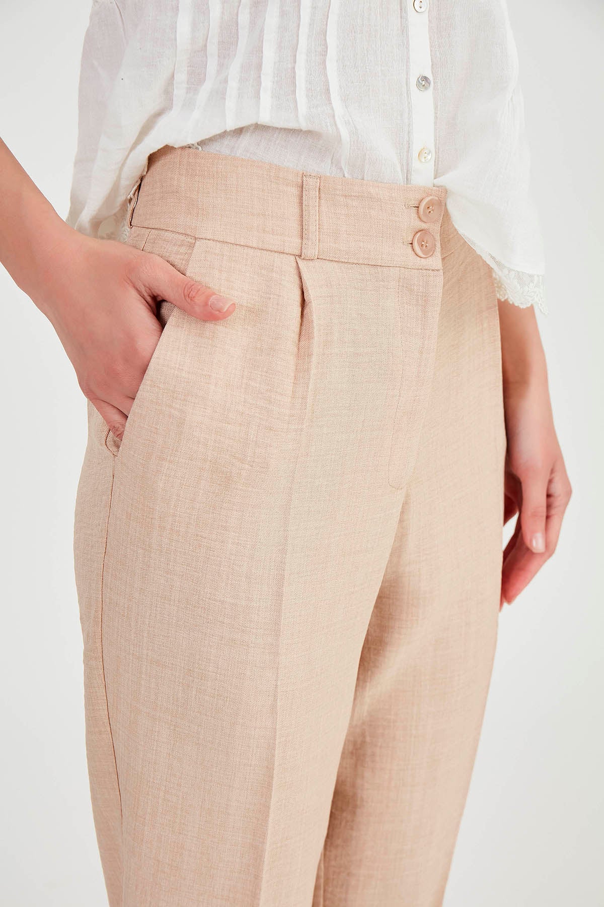 TWO BUTTONS HIGH-WAIST TROUSERS