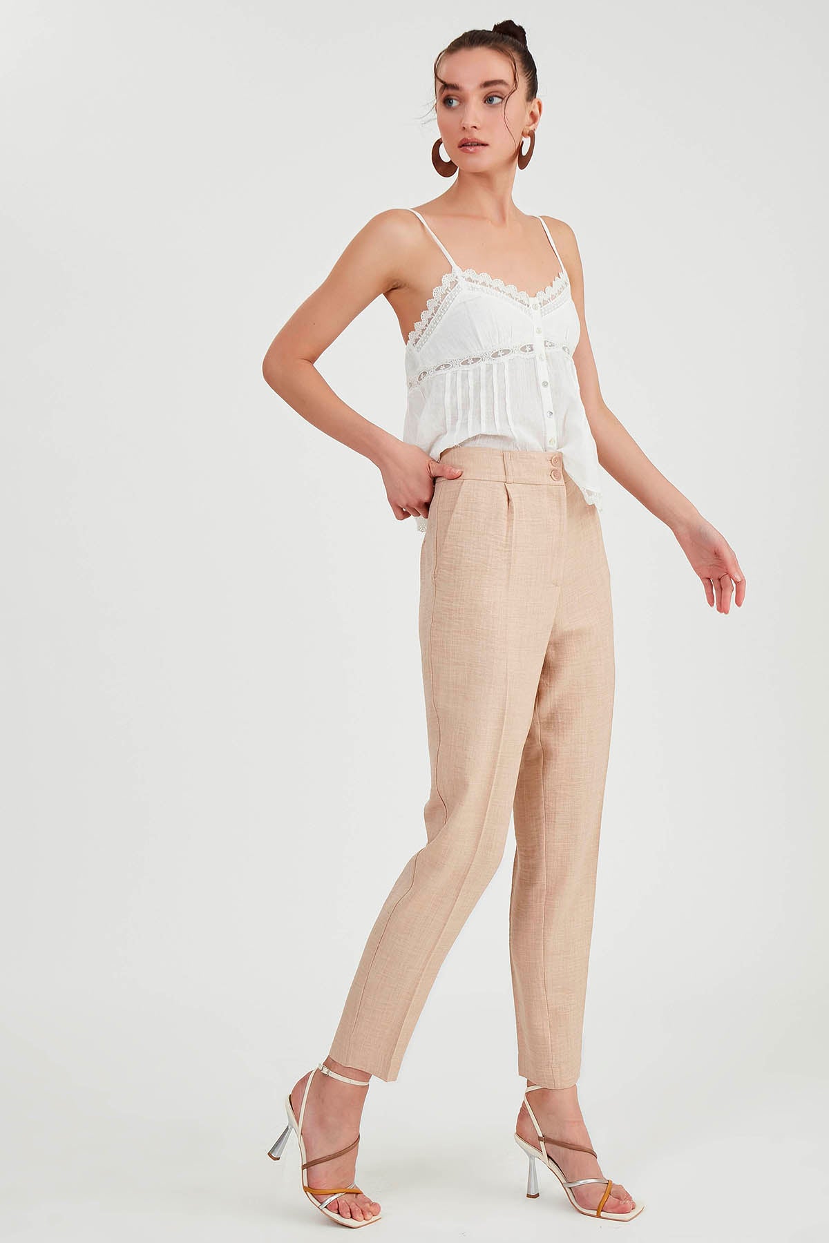 TWO BUTTONS HIGH-WAIST TROUSERS