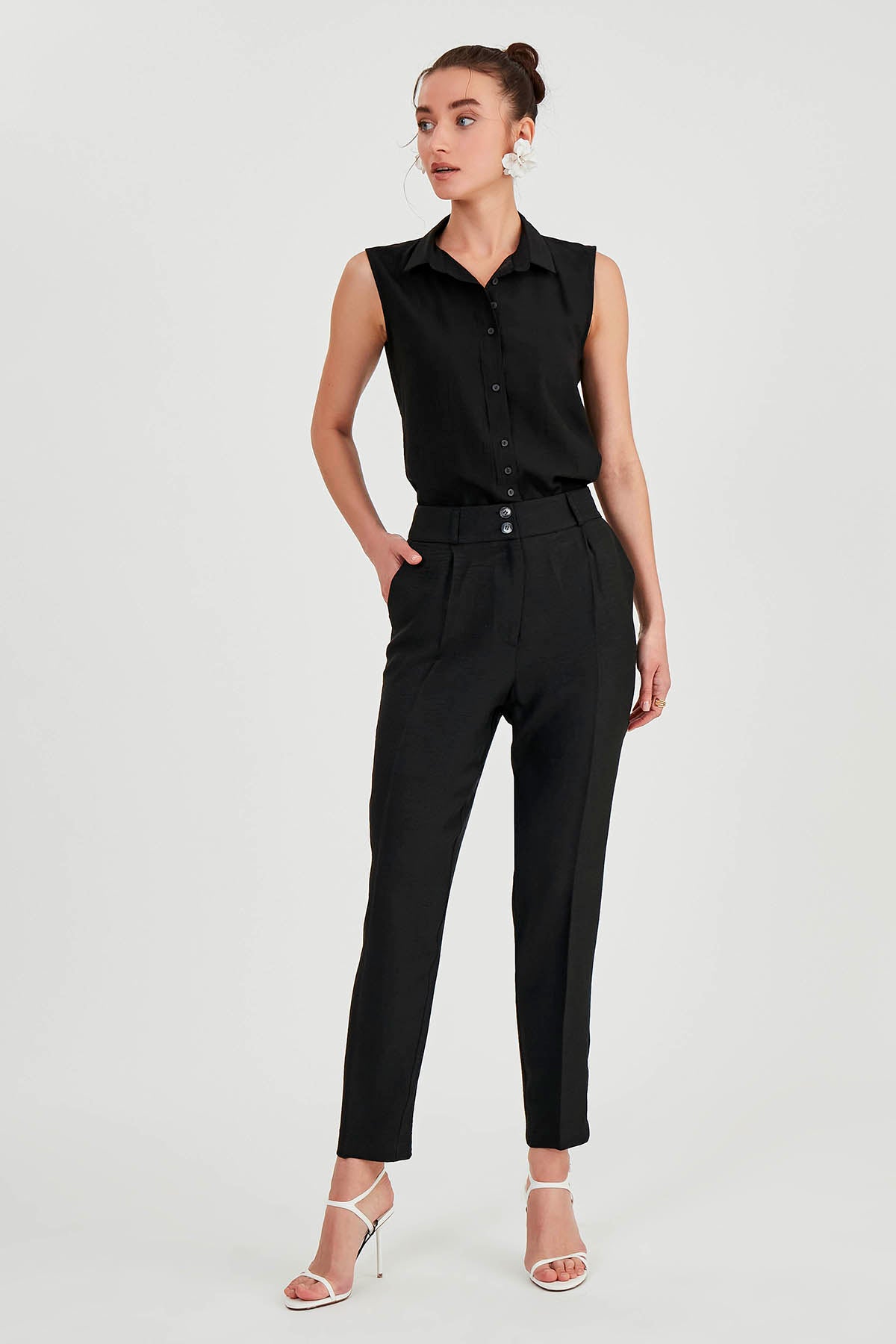 TWO BUTTONS HIGH-WAIST TROUSERS
