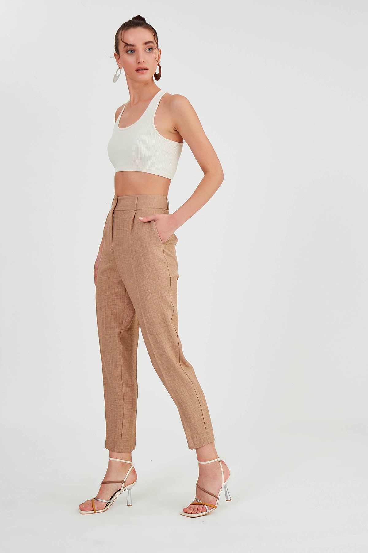 TWO BUTTONS HIGH-WAIST TROUSERS