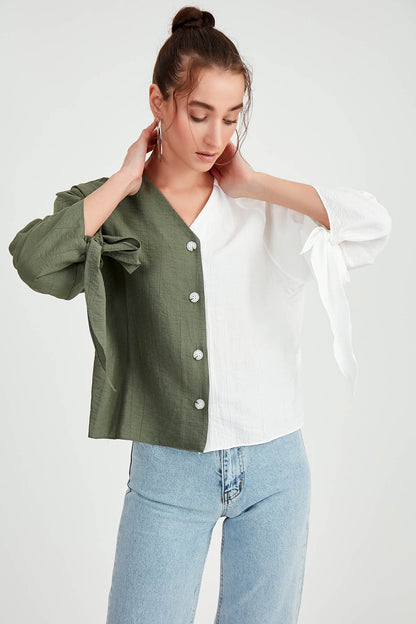 TWO-COLOR BUTTON BLOUSE