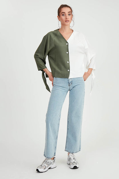 TWO-COLOR BUTTON BLOUSE