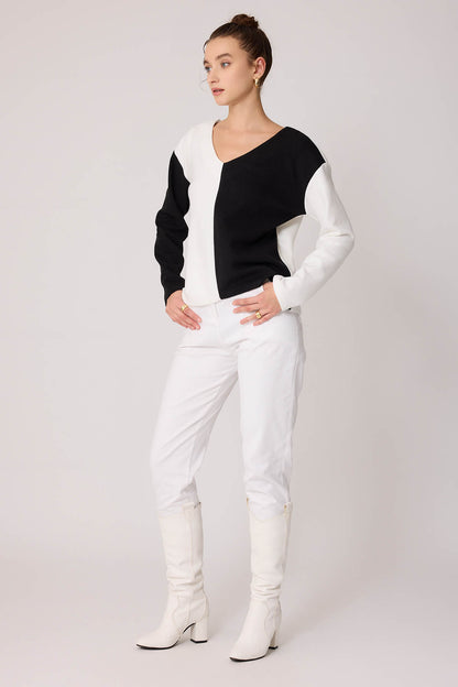 TWO COLORS V COLLAR KNITTED BLOUSE
