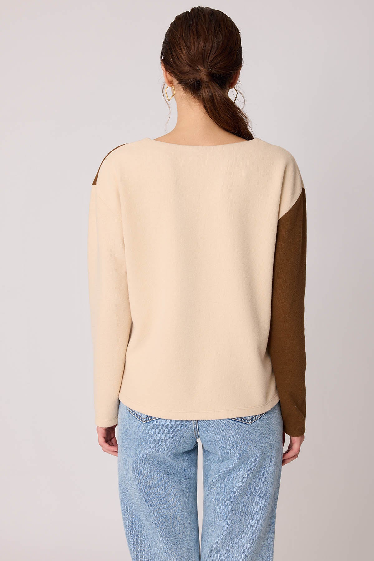 TWO COLORS V COLLAR KNITTED BLOUSE