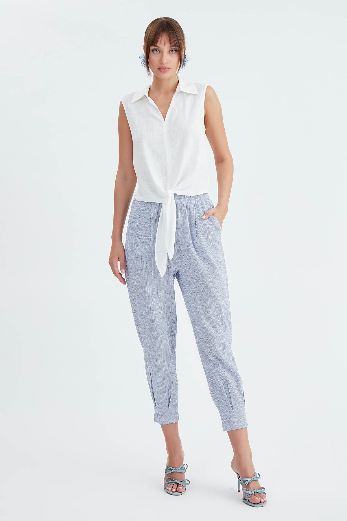 THIN LINE PLEATED CROP TROUSERS