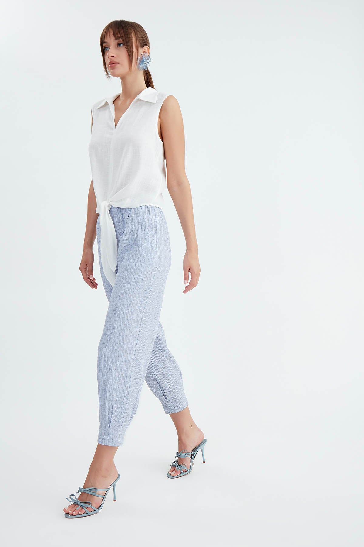 THIN LINE PLEATED CROP TROUSERS