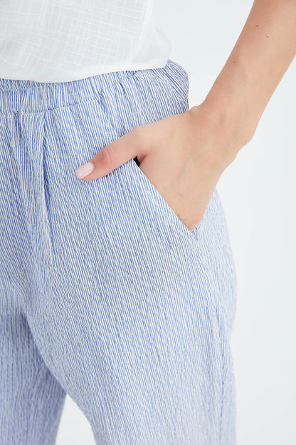 THIN LINE PLEATED CROP TROUSERS