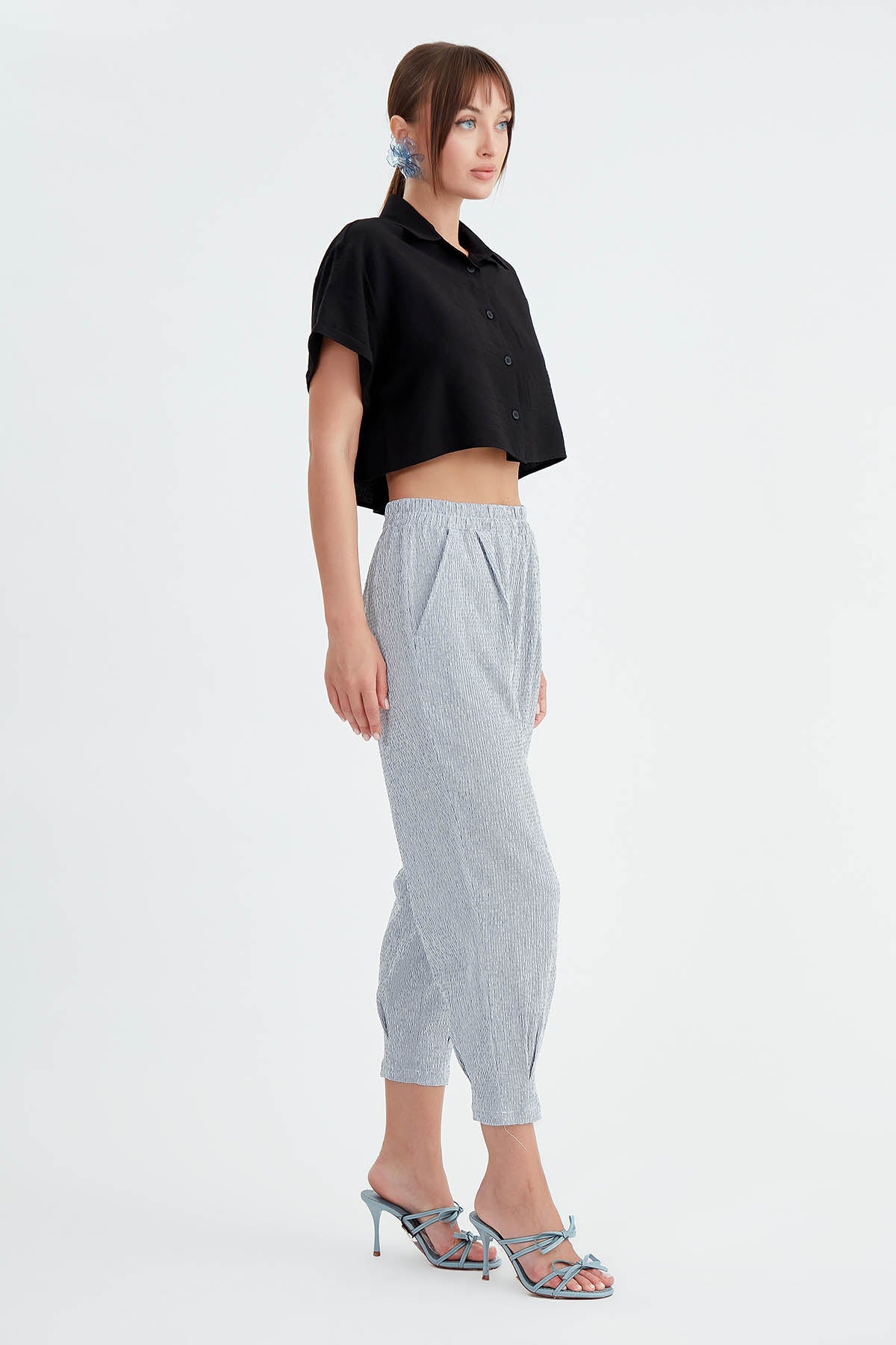 THIN LINE PLEATED CROP TROUSERS