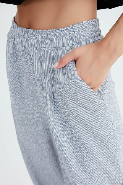 THIN LINE PLEATED CROP TROUSERS