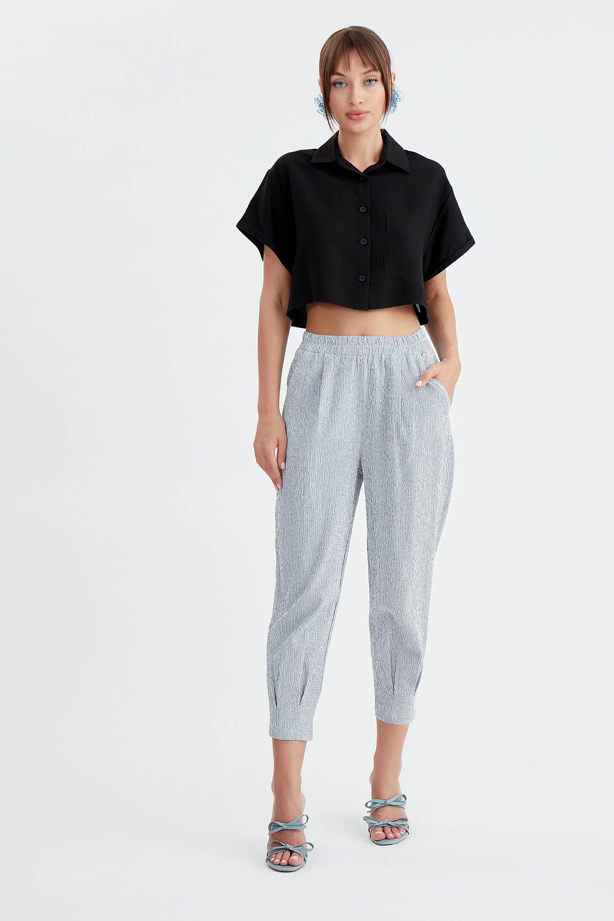 THIN LINE PLEATED CROP TROUSERS