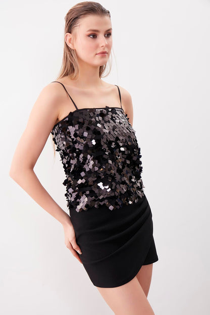 STRAP SEQUINED BLOUSE
