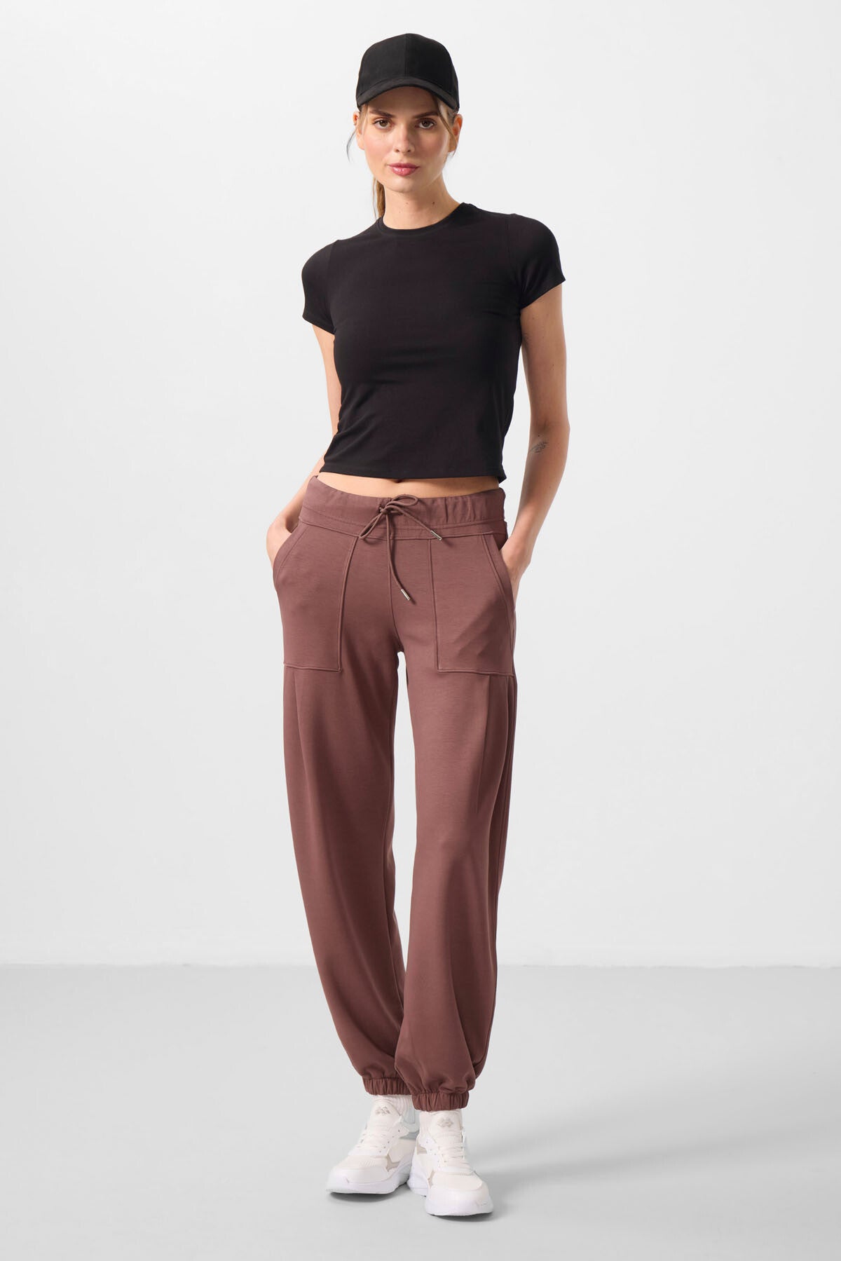 Brown Soft Textured Pocket Detailed Comfortable Fit Women's Trousers - 94672