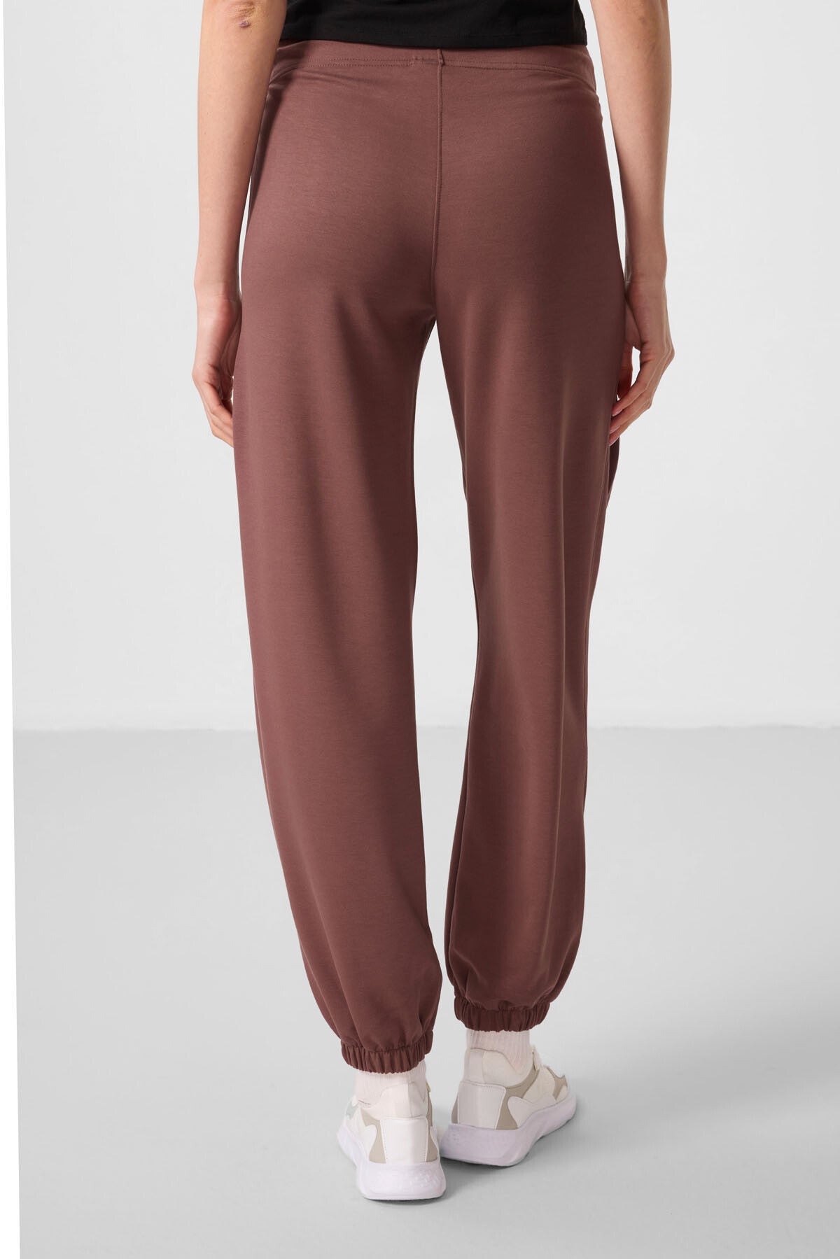 Brown Soft Textured Pocket Detailed Comfortable Fit Women's Trousers - 94672