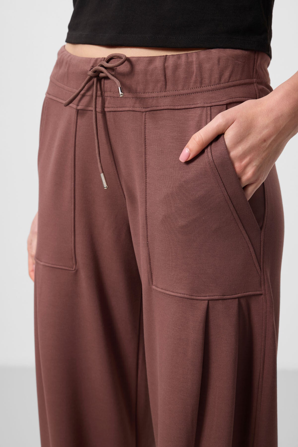 Brown Soft Textured Pocket Detailed Comfortable Fit Women's Trousers - 94672